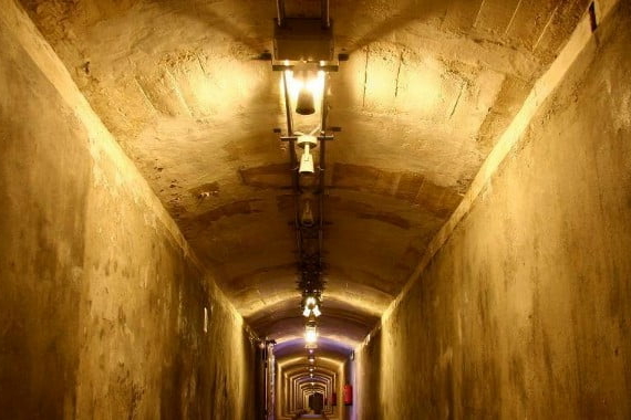 Imagen del pasillo principal de los refugios